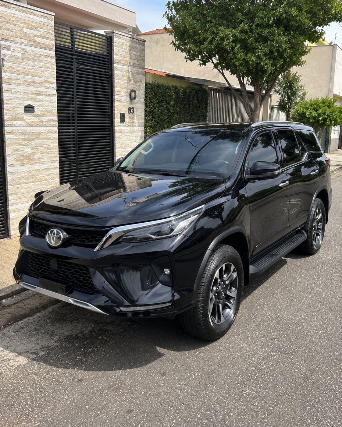 SUV atendido pela APEX DETAIL na garagem do cliente